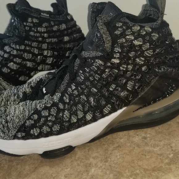 Lebron 17 youth - Picture 11 of 13